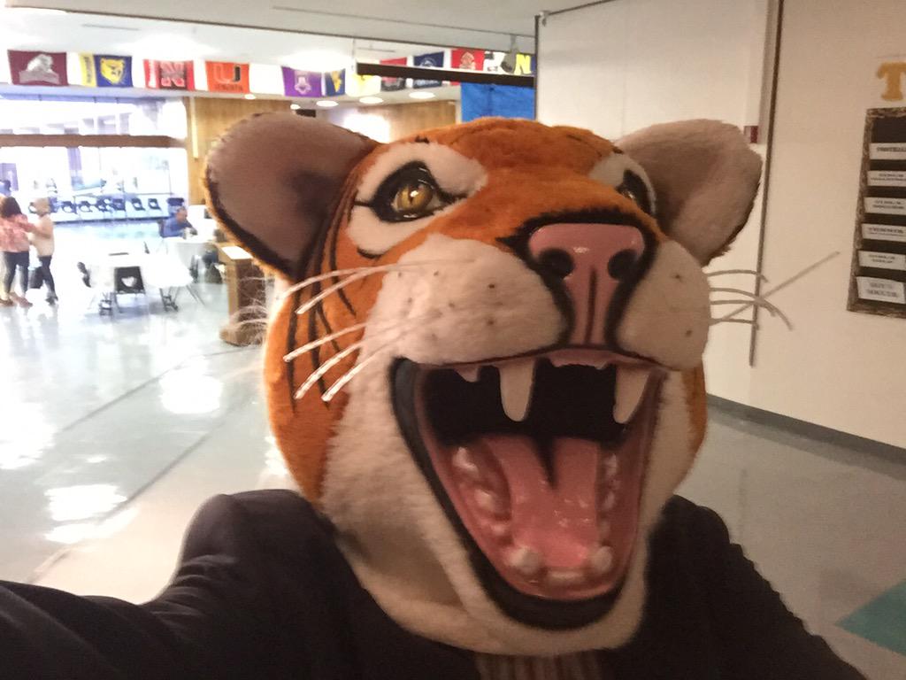 Best #selfie ever! #BonanzaBengals #alumnidinner <a href="/BonanzaBengals/">BHS Athletics</a>