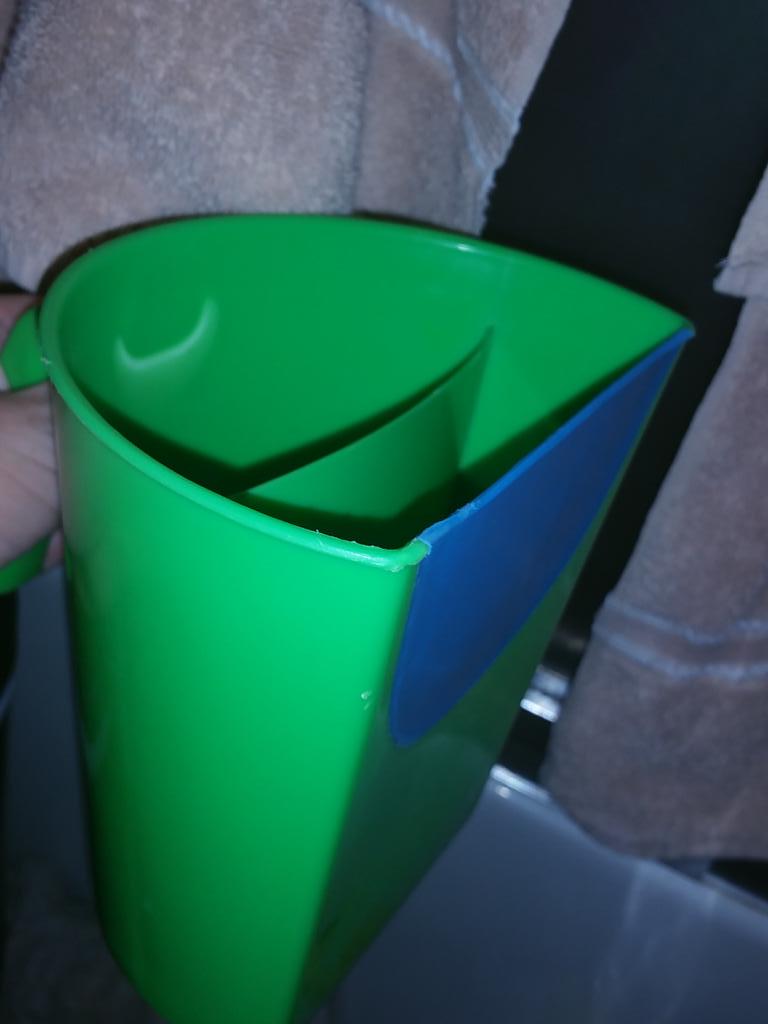 brittdebolt's tweet photo. @pullingcurls What a great gift!!! #giftfail #tomyleft #bathbucket http://t.co/SfUurRoiI7
