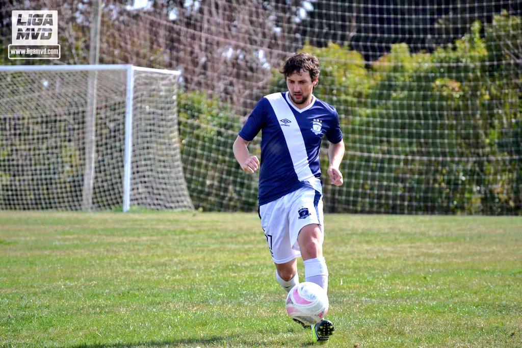 FÚTBOL AMATEUR.
Costa Blue ganó y es líder de la Divisional A por <a href="/LIGA_MVD/">LIGA MVD</a> 
#EmbajadoresUmbro