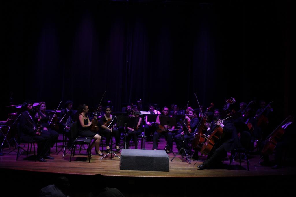 CulturaCampeche's tweet photo. ¡Imágenes de la #Oscam hoy en el Teatro Juan de la Cabada! 

#Culturaparatodos http://t.co/O6wfA42zXq