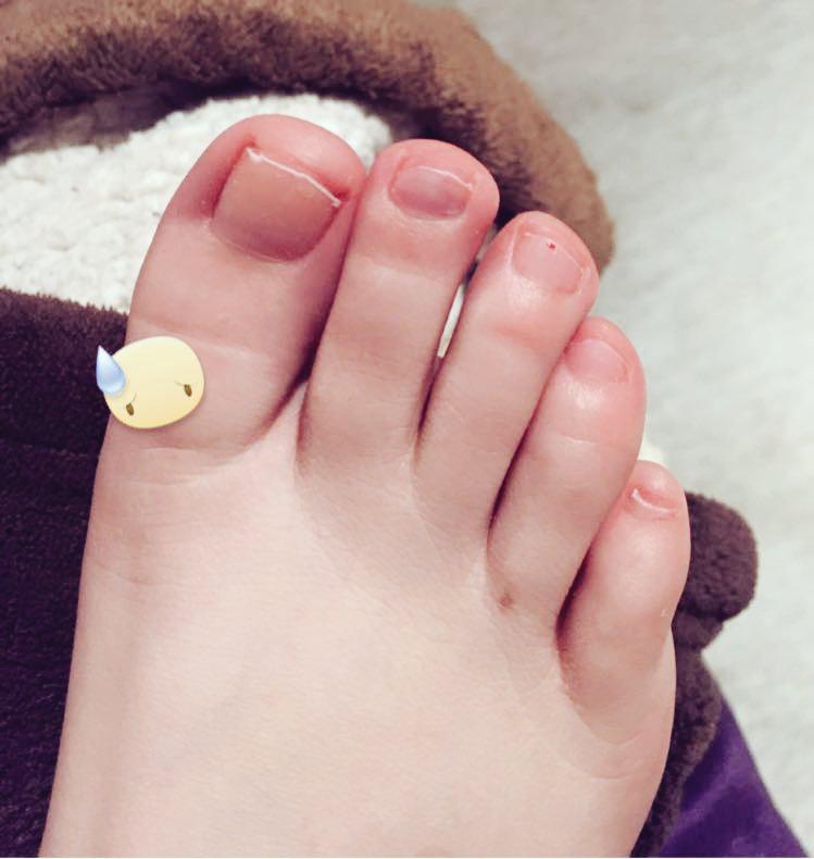__Becy's tweet photo. Cómo cuándo tú papá te quiere cortar las uñas &amp; se pasa :'(  ay!! Jajajajaja http://t.co/6gzmvx6H7H