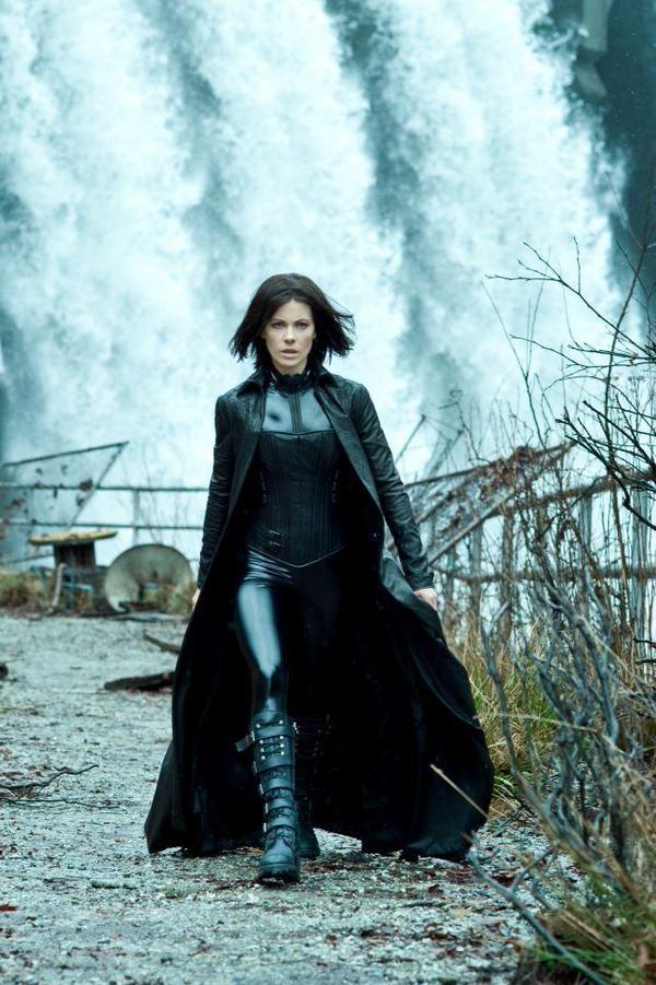 TerriHayes8's tweet photo. https://t.co/JpRLx1x5QT Awake & Alive #UnderworldAwaking who luvs #Kate @RealKateB @RealKBeckinsale http://t.co/axMU3cxw42