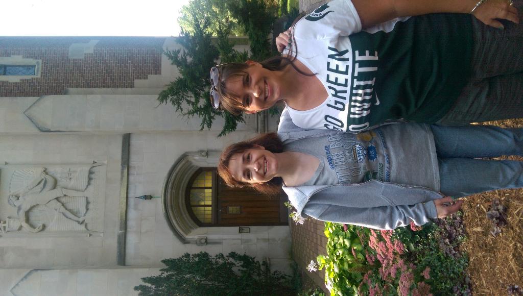 CindyChmura's tweet photo. Two @MSUSigmaAlpha sisters at #MSUCMU #GOGREEN 🏈 http://t.co/O2KOkcTLYv