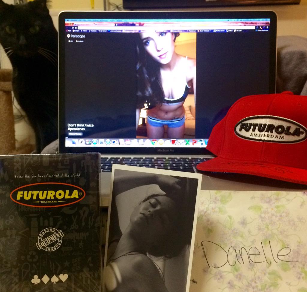 DDD_NYC's tweet photo. @MalenaMorgan @FuturolaUsa #futurolaswag #EvenMyCatLovesMalena #ThanksForMyGift #peralenas http://t.co/CIKiKXMoR0