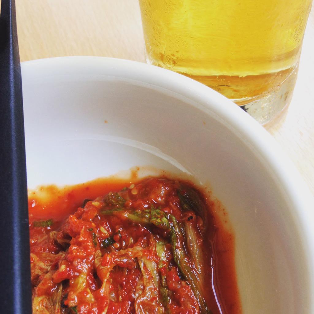 narupen's tweet image. お風呂からの、メンテナンスからの、ここでお昼ご飯。
キムチと黄金の飲み物でパワーチャージ(((o(*ﾟ▽ﾟ*)o)))
あとはトンカツ定食待ち！
食べたら行くぞ！

#hosgames2015