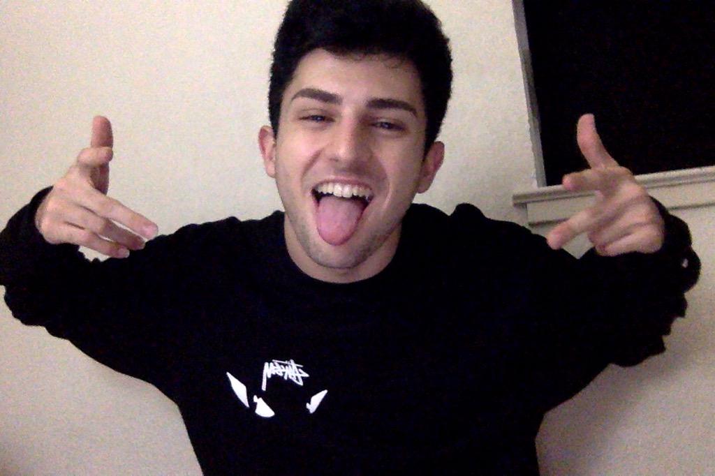 twaimz's tweet photo. black hair for my black heart <3 http://t.co/BBKhehukcE
