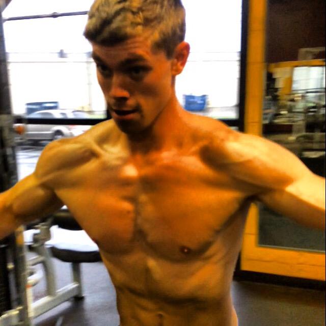 thedarkchamp's tweet photo. Chest day! #gymrat http://t.co/Pcjlf6Q5g0