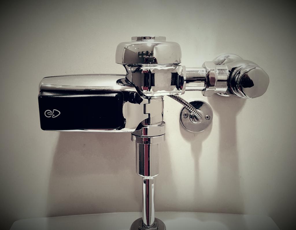 gajanp's tweet image. sensor activated flush + manual flush = fault tolerance &amp;amp; high availability #NVersion #ELI5 #DesignEthos