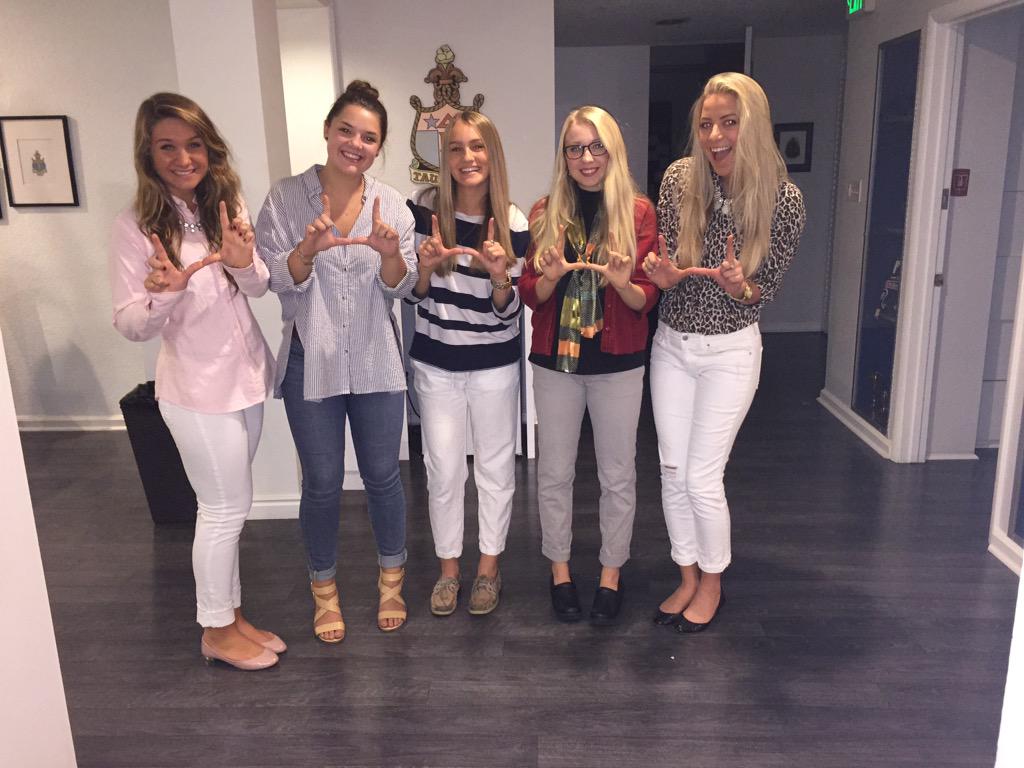 sprinksss's tweet photo. Proud Utah moms http://t.co/Gm1NVdRfsI