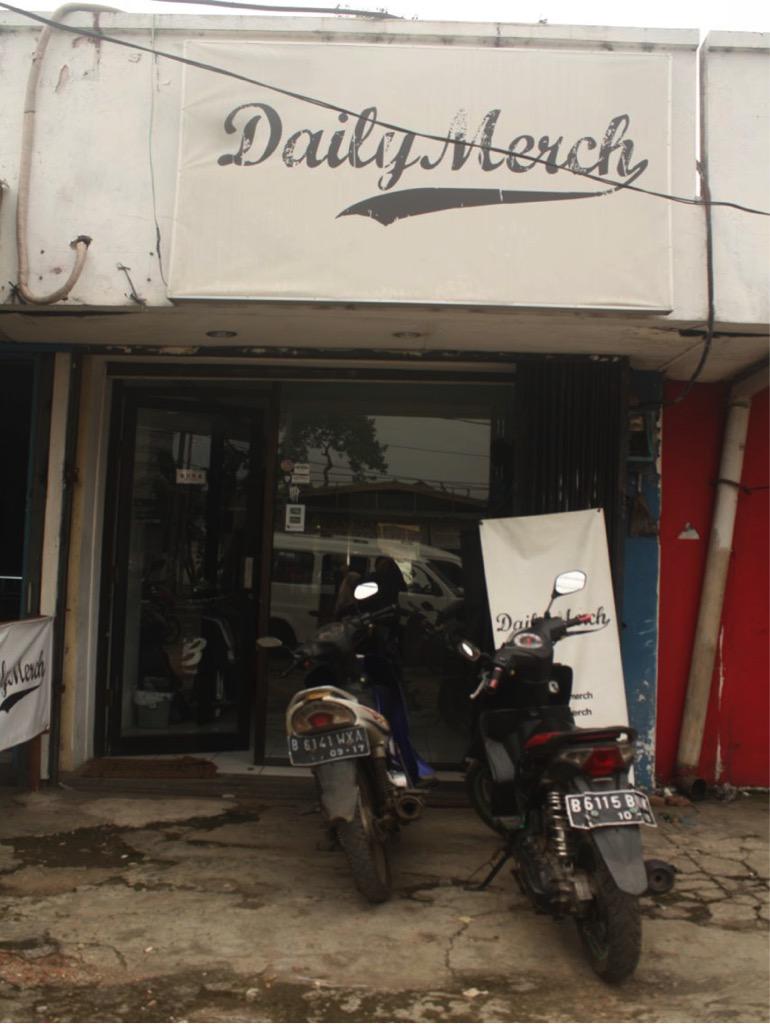 Daily Merch tweet media