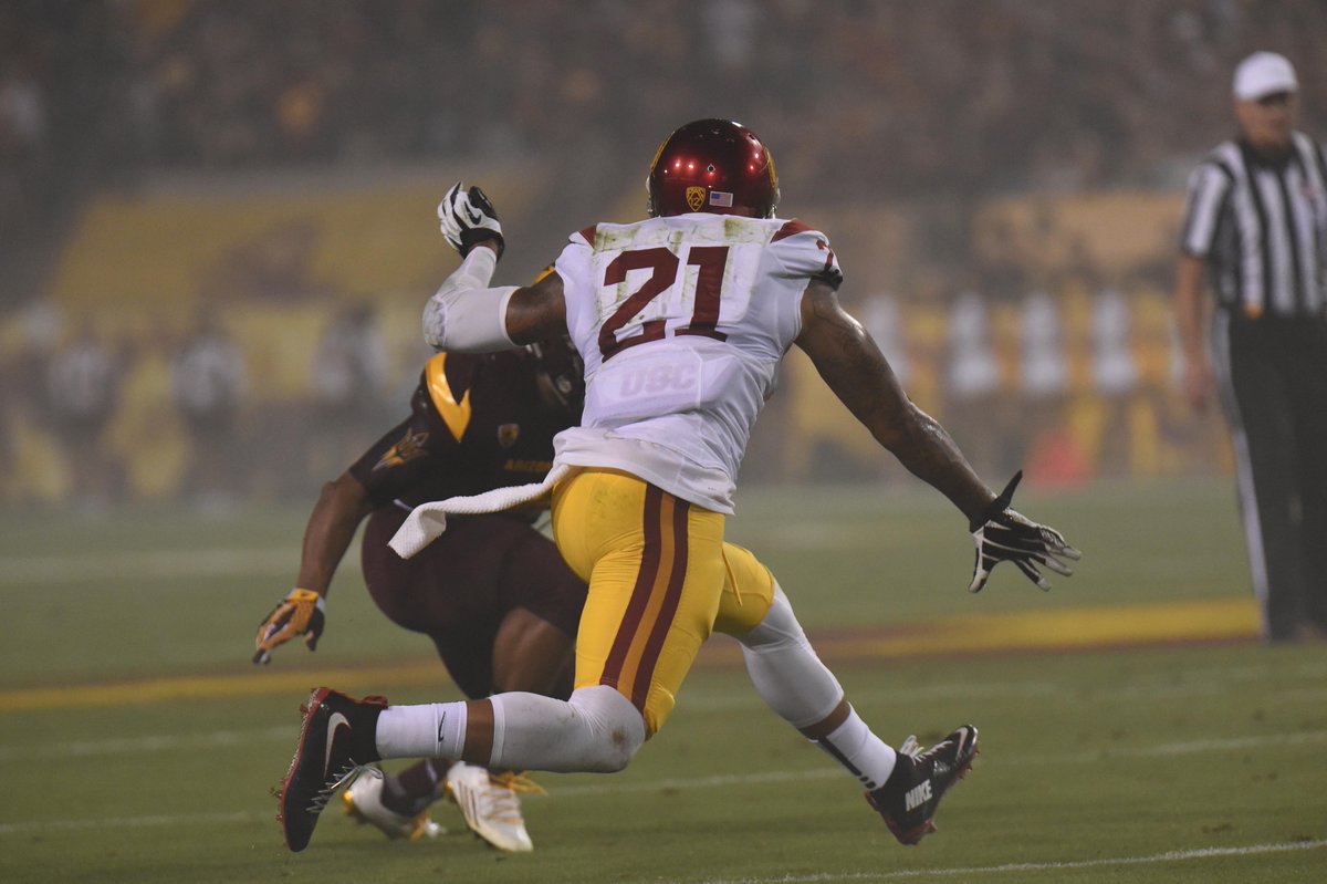 USC_Athletics's tweet image. Su’a Cravens is a force to be reckoned with on USC's defense. Four solo tackles, one TFL, one forced fumble. #FightOn