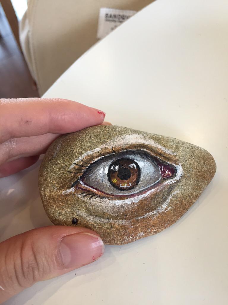 開眼してるよ〜〜 