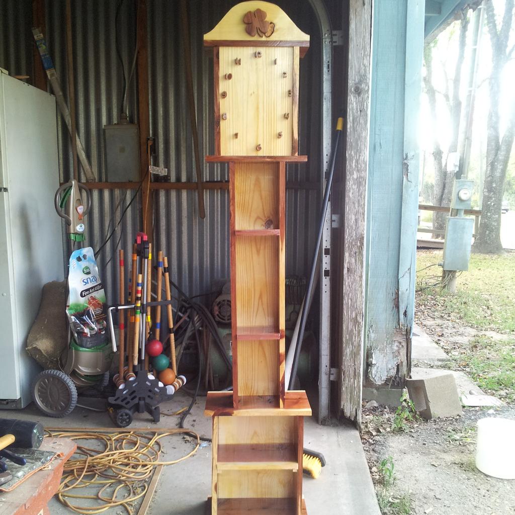 cloverbudz's tweet photo. Handmade cedar n pine clock... #cloverbudz #houston #beautifulclock http://t.co/gUV4si6WOf