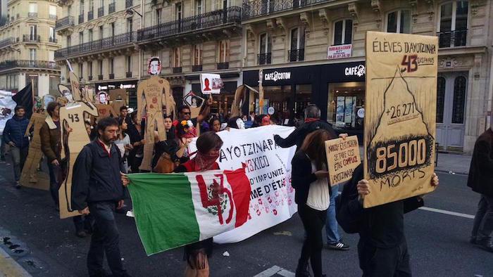 roskkac's tweet photo. @Alfredancer1201 Tampoco corresponsales informarán de ésto. Ayotzinapa presente en Italia,Australia,Finlandia,Francia http://t.co/Y2wA3PVlMl