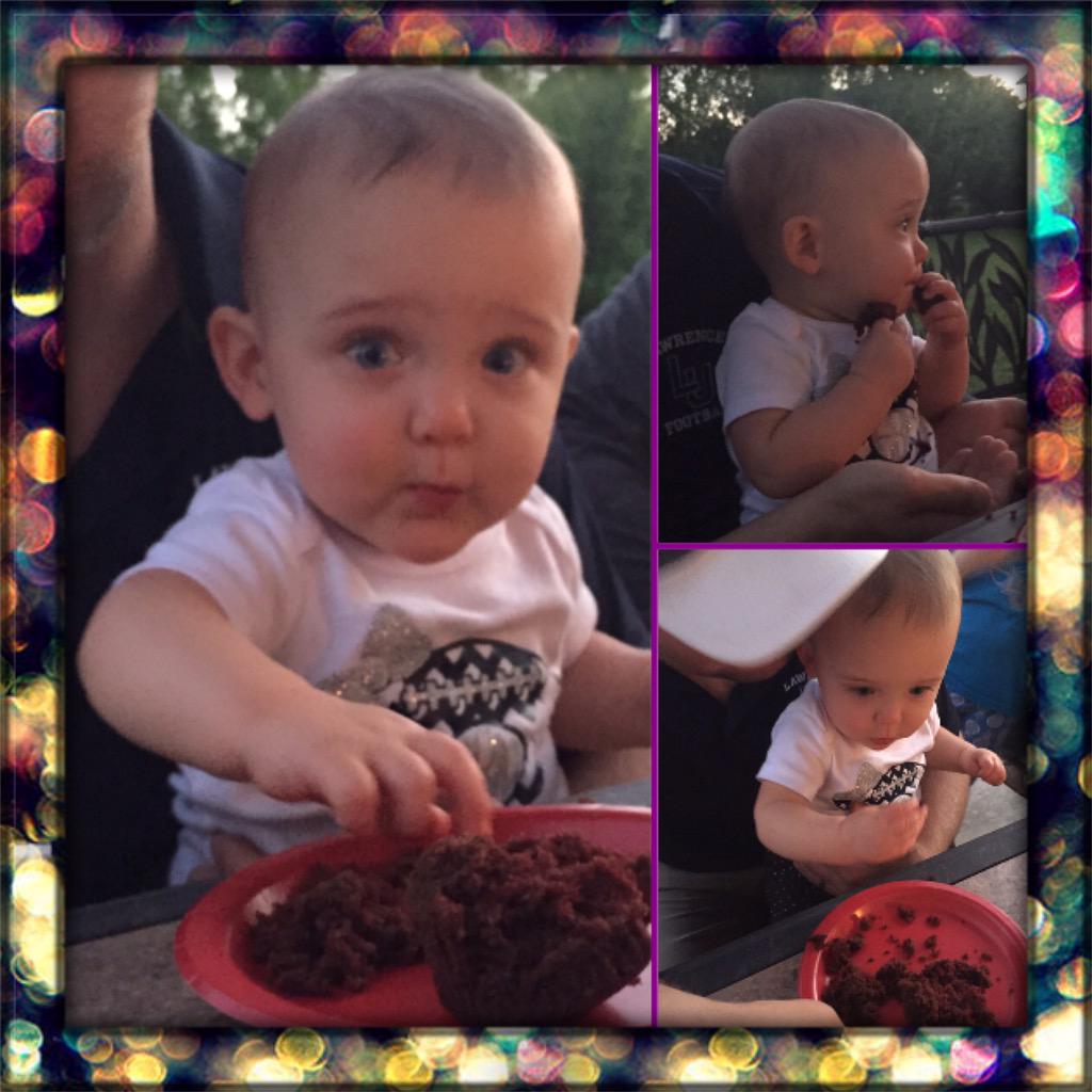 CoachYonBoone's tweet photo. My girls first cupcake experience!!! #crushedit #teamboone #EKprincess👑 http://t.co/pVZoh8YU87