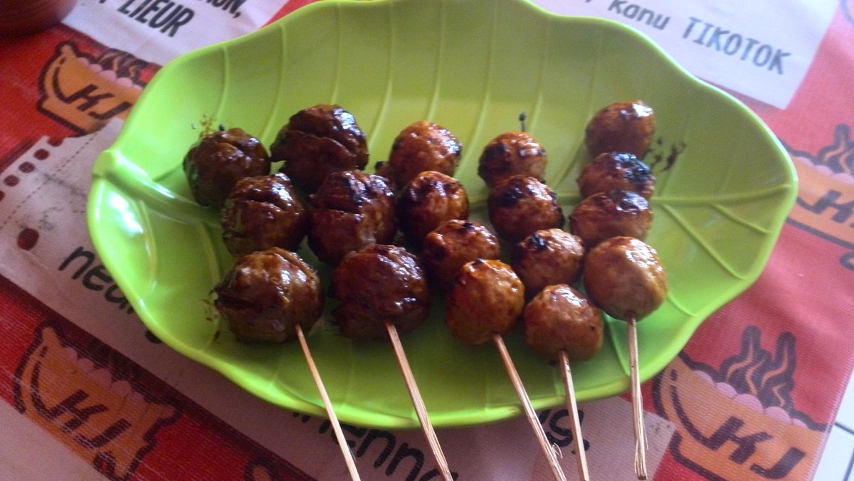 baksomalang_kj's tweet photo. Akang n Teteh, Bakso Bakar KJ yumi @Kuningan_Asri @abah_oman @CyberKuningan @Ciremai_post @kulinerKNG @AwangSuangsih http://t.co/t5j7hzsbL1