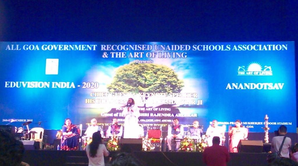 Gurudev's tweet photo. Addressed over 600 administrators &amp; principals of schools regarding improving the quality of education. http://t.co/NULlTNQHtl