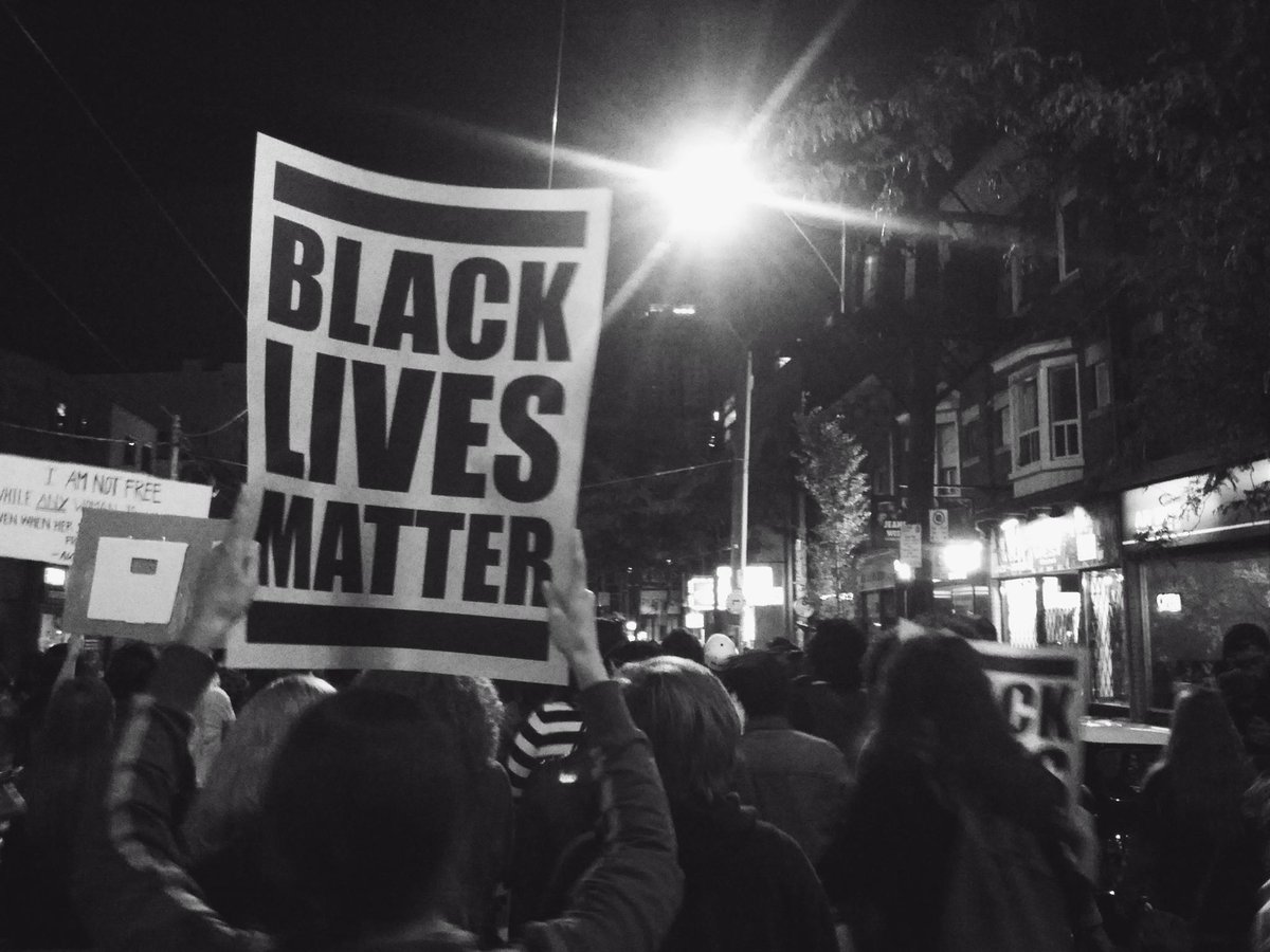yemi_sees's tweet photo. shutting down streets to let y'all know #BLMTOTBTN #BLMTO http://t.co/r4WoH7T7es