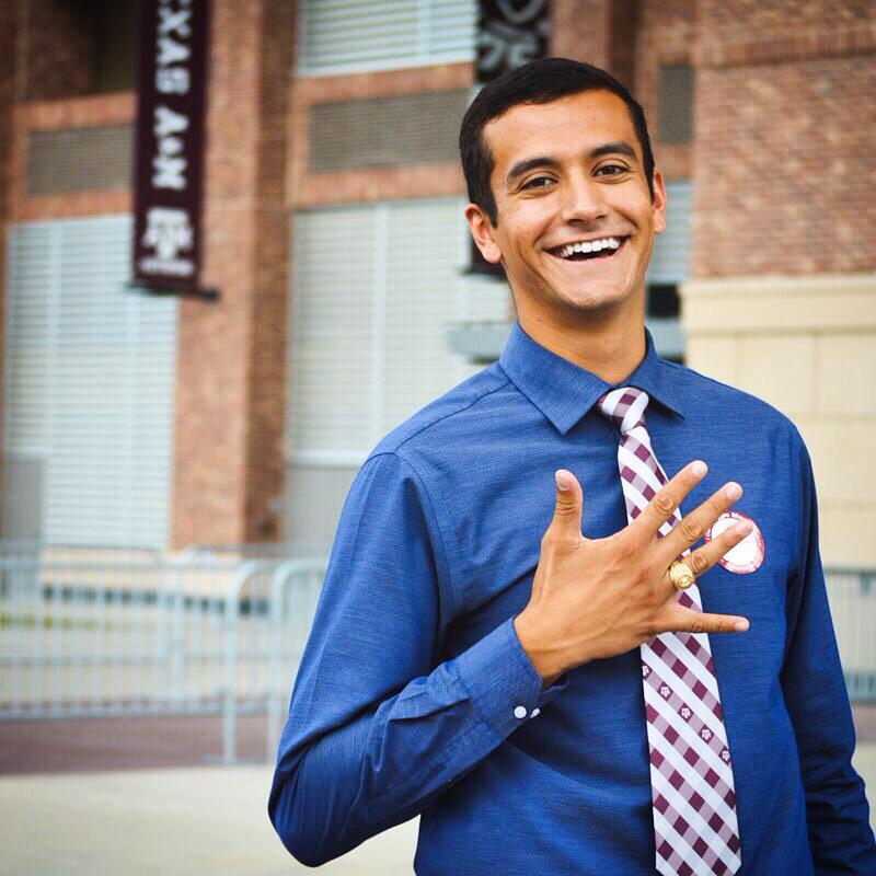 banuelosluis20's tweet photo. A Fighting Texas Aggie Ring and a Fighting Texas Aggie win add up to a pretty great weekend. #TAMU #FTARing #AAAWhoop http://t.co/Oi5jnnLf3x