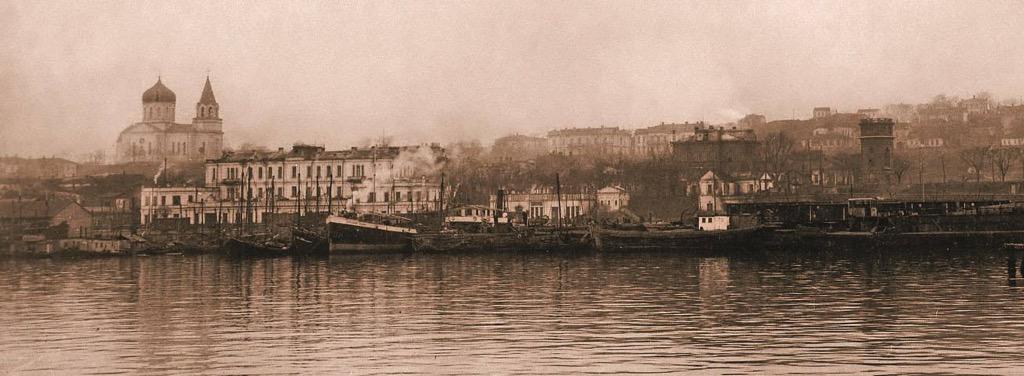 Вид Петровска с моря. На переднем плане - порт. 1920 год.
#БылТакойГород
