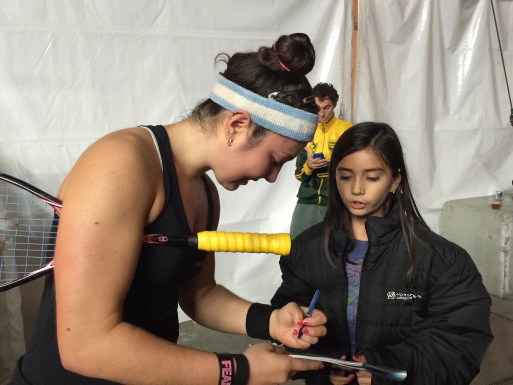 SVOpenSquash's tweet photo. @itssobhytime #gives #autographs after her #victoryover @tesnievans 3/0 #USA #glasscourt #squashwarrior #sanfancisco http://t.co/cN9u9dxmX3