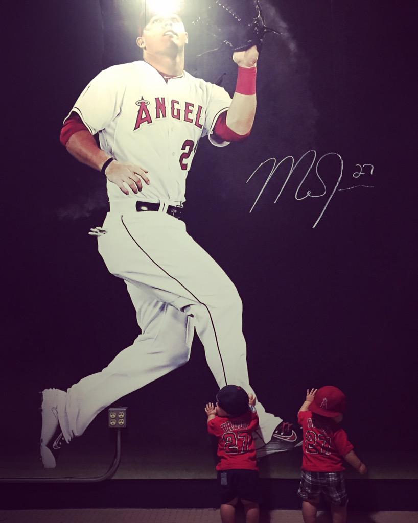 mell__e's tweet photo. Tiny Trouts!#WestDataStrongFan #AngelsBaseball #MikeTrout #MLB @MLB @Angels @MikeTrout @Markgubicza @VictorRojas29 http://t.co/xXf8MjlBxK