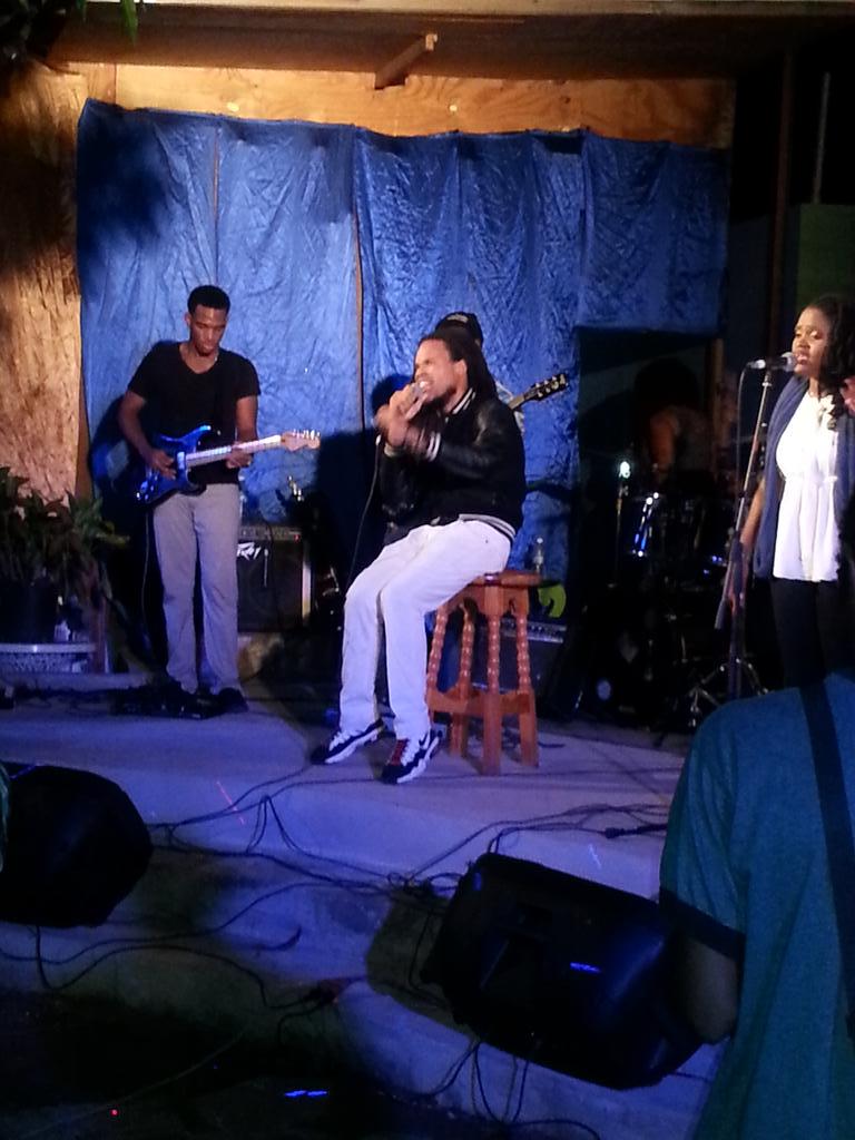 NickeishiaB's tweet photo. #SupportForLocalTalent #Upful @Kenzic #IREVOLT @Nanook #TheRevolutionHasBEGun http://t.co/T4WQ2CaOtV