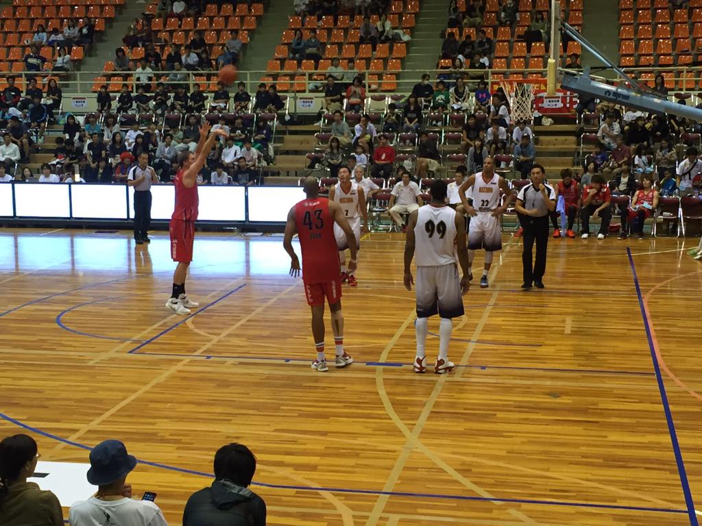 CHIBAJETS's tweet image. HOS GAME2015  vs.#ライジング福岡
第4ピリオド終了
福岡72-72千葉
なんと同点…オーバータイムに突入！！
ライブ配信中  hos-games.com
#千葉ジェッツ #NBL #bj #バスケ