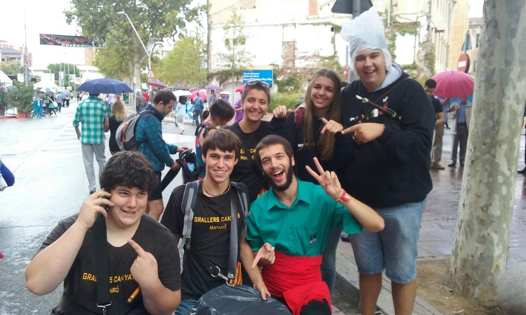 I ara va i plou... que hem d'anar a votar! (ja veieu que duem la catalanitat al cor...i al cap!) #ViscaCatalunya