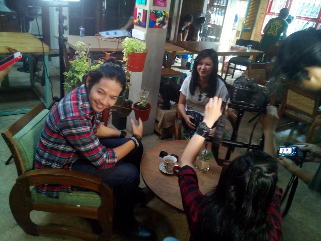 Wah siapa tuh cowok yg lg sama <a href="/tytyapel/">Tiyas Lutfitasari</a> ? #KarmaCinta #videoclip