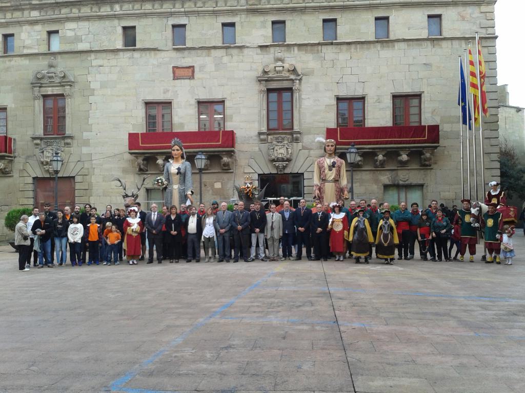 CerveraCG2014's tweet photo. Foto de família de l'anada a ofici. #FMCervera2015 @paeriacervera @loCarranquer http://t.co/z9c18Cr4jB