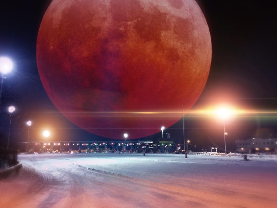 uzayturk's tweet photo. #SüperAyTutulması
#SuperBloodMoon Son gerçekleştiğinde doğan bir insan şuanda 33 yaşında. 28 Eylül TSİ: 03:00 - 06:30 http://t.co/HaAbX3vgCs