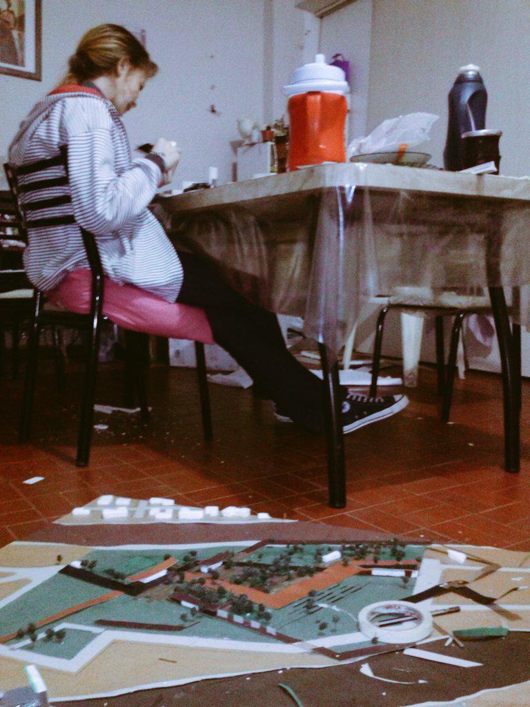 MilAdri10's tweet photo. Trasnocha conmigo ❤😋 #maqueteando #parqueavalos #morfo2 🏡 http://t.co/9ThJcYh8Du