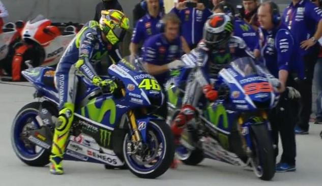 MotoetGPaddict's tweet image. Quand tu découvres que ton pote a acheté la même moto que toi