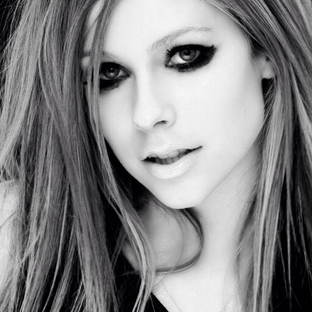 HAPPY BIRTHDAY - Avril Lavigne - 27 septiembre 1984 