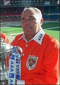 LM6tweets's tweet photo. On this day in 2007, the scorer of arguably Blackpool's most famous goal passed away. #BillPerry http://t.co/VBnUzhL2SN