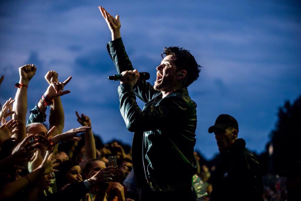 ScriptLyric's tweet image. "It's alright, because tonight, we're gonna paint the town green.."