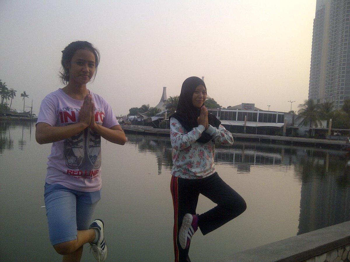 echa_moza's tweet photo. Cfd tadi pagi with friend :) http://t.co/fPd7Noni33