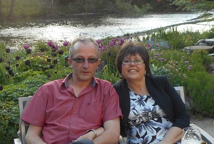 NHSOrganDonor's tweet photo. "15 years ago today my husband donated one of his kidneys to me, an act which saved my life." http://t.co/ZdcKJIYiRu
