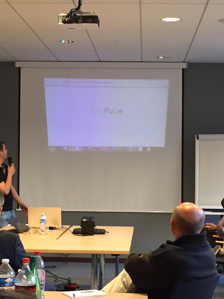BeautyFrenchTec's tweet photo. Pitch 3 : appli qui recueille les pulsations de la ville #hackathon #HackChartres #chartres #numerique #smartcity http://t.co/izJIAsGjMU