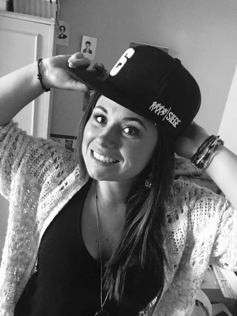 Kythis_My's tweet photo. Direction le @meltdownparis pour la soirée spéciale @Rainbow6FR ! http://t.co/IYDSz5A5bq
