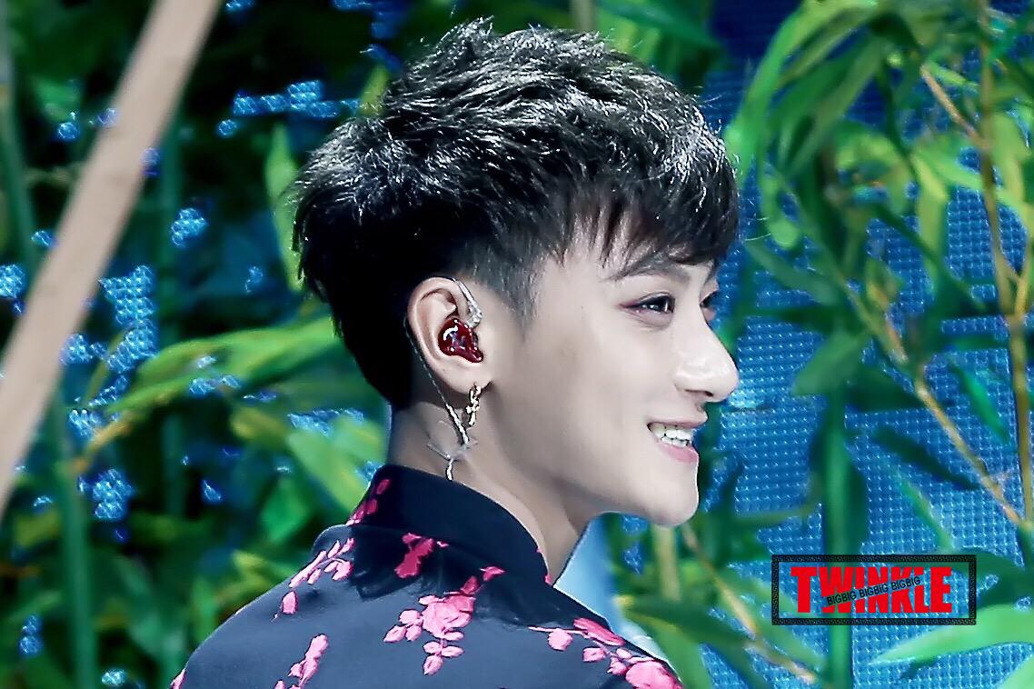 LittlePrinceTao's tweet photo. [HQ] 150921 Hunan TV Mid-Autumn Gala Night ③ cr:紅星DoomDa比格閃
#ZTAO #黄子韬 #타오 #タオ #เทา 
#OneHeart #SupportZTAO http://t.co/MpxefyAWai
