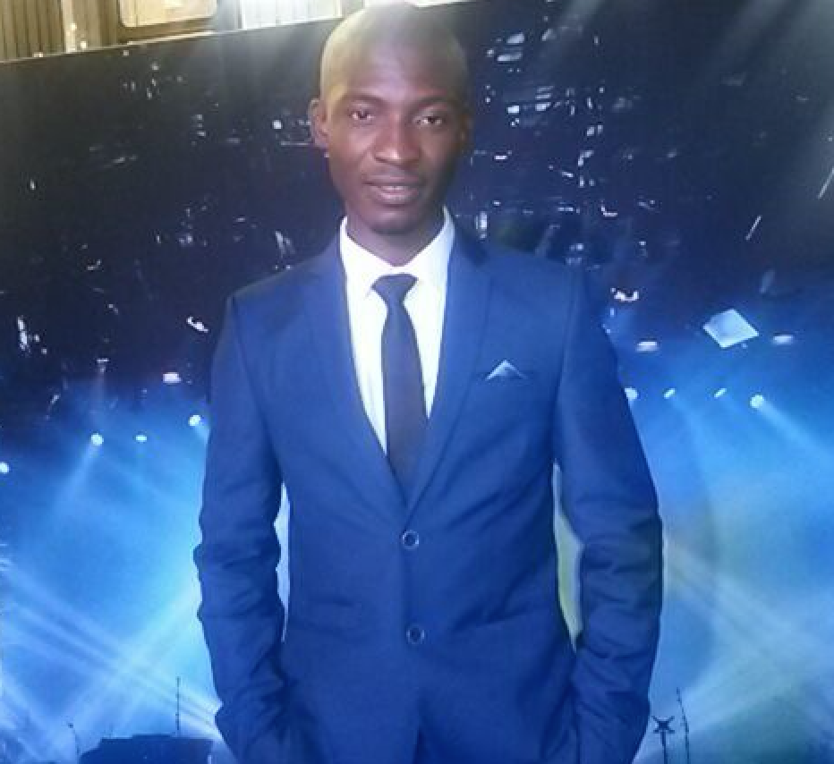 IdolsSA's tweet photo. Kicking off the show tonight is #IdolsKarabo with Adele's "Rolling in the deep" http://t.co/eVHmLfZQMb #IdolsSA http://t.co/0o6CLZ0cfj
