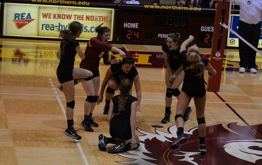 FoxSports1420AM's tweet photo. #19 @NSUVolleyball1 Sweeps #GypsyDays100 Weekend, Chambers Leads Offense http://t.co/zqVrZ4SXkA #NSICVB http://t.co/55NMcC8DWz