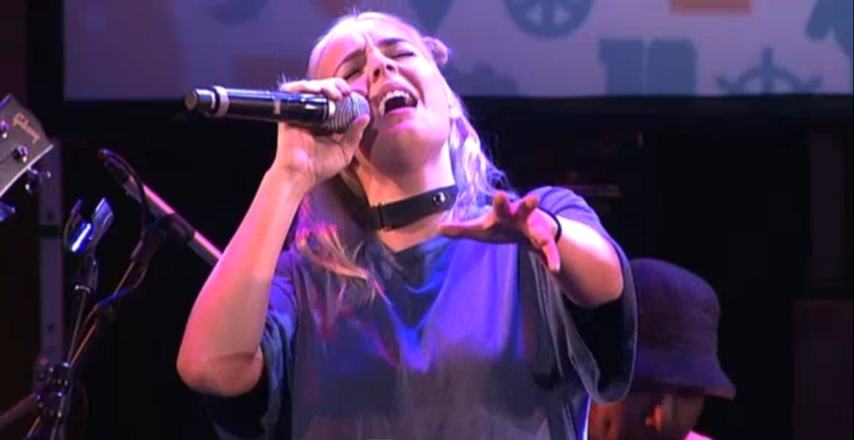 AnneMarieNFR's tweet photo. @AnneMarieIAm with @RudimentalUk at the show #RaysReeperbahnRevue in Hamburg , Germany:
http://t.co/er5TAQWNuw โฆ http://t.co/rGVYbDmOfM