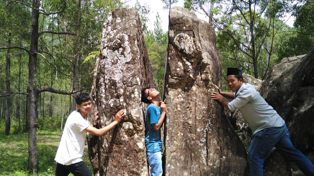 Wisata Batu Belah Tempat Wisata Indonesia