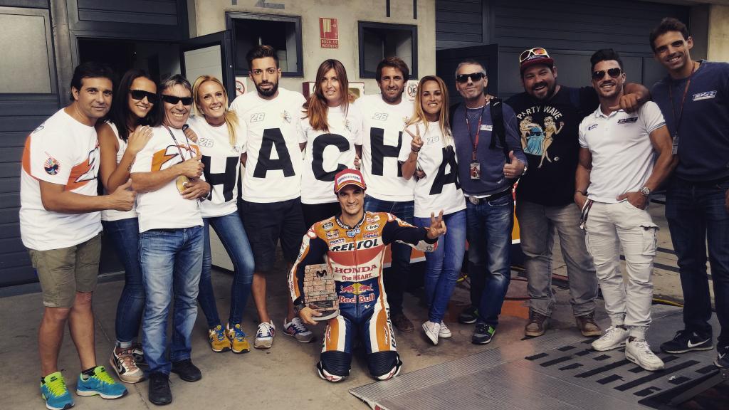 26_DaniPedrosa's tweet photo. Segunda posición muy luchada! Gracias afición, os he sentido muy cerca! 😄✌🏻👏🏻#AragonGP http://t.co/h9DOwY7XcW