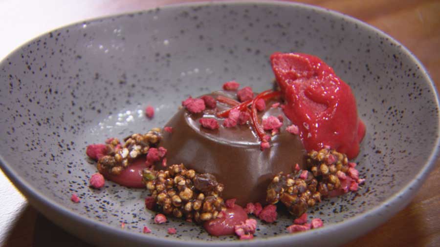 Chilli Cocoa Pannacotta with raspberry curd, raspberry sorbet and chocolate puffed millet masterchefrecipe.net/chilli-cocoa-p…