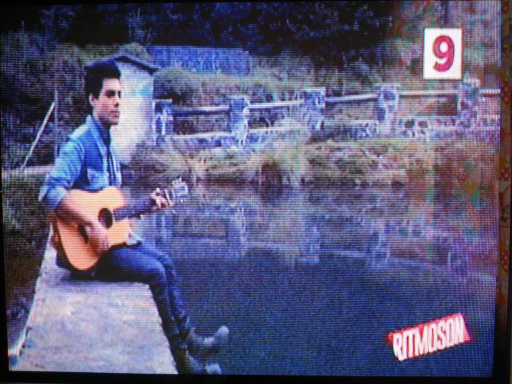 Fernanda_Taleeb's tweet photo. La mejor manera de despertar: con el #TopFeaturing de @RitmosonOficial & mi guapo @lalobrito #MientrasMeEnamoras 😚💙 http://t.co/W2GbvYz4Rf