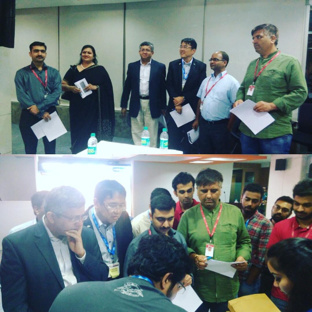 mohit_nebhnani's tweet photo. Meet our judges. Evaluation begins #3min #finalhuddle #cfihackathon @tech_mahindra http://t.co/5o53ni22Au